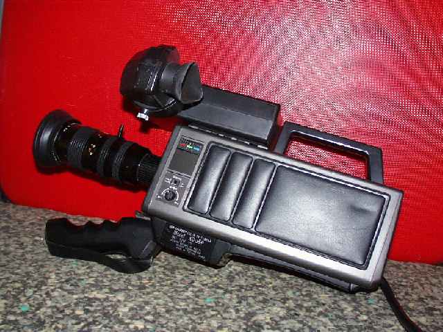 Kamerasammler ? Eine schöne alte Videokamera von Hitachi !!